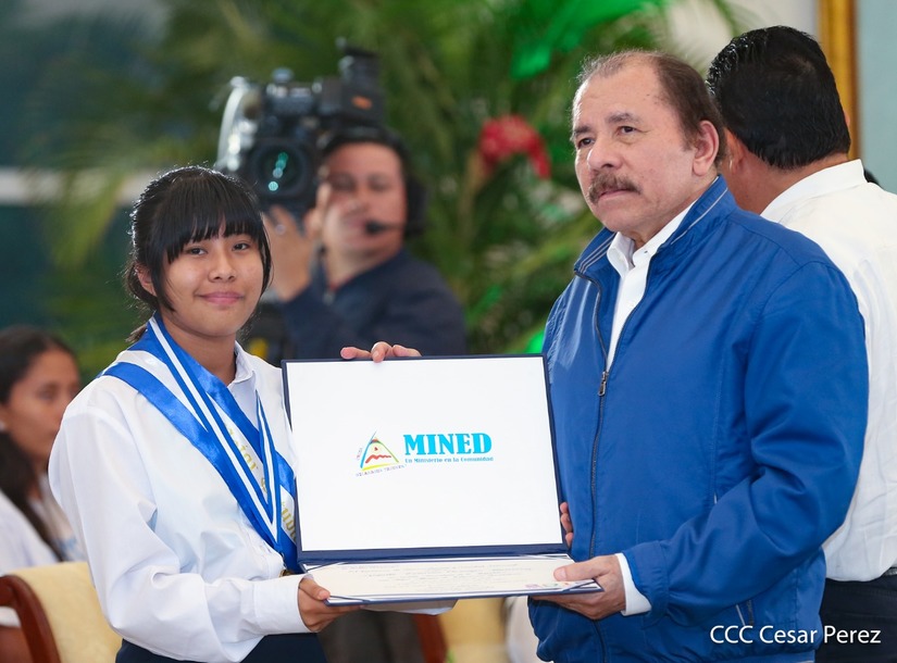 mejores-estudiantes-docentes